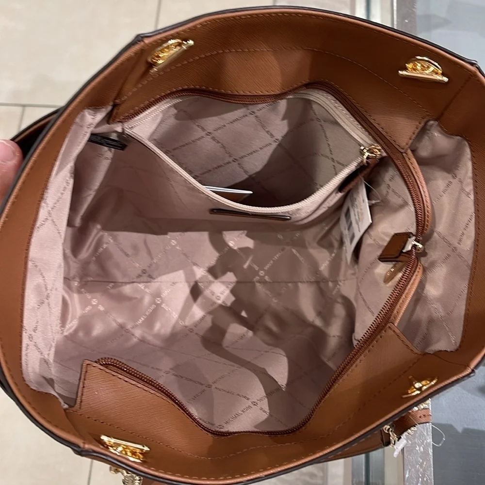 Michael Kors MICHAEL KORS 
Jet Set Large Saffiano Leather Shoulder Tote Bag

NWT - Picture 10 of 16